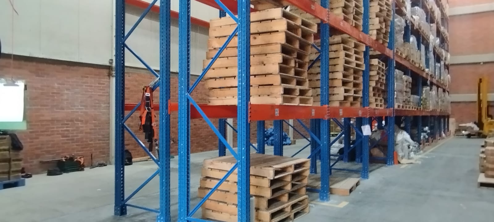 Sistema de racks para almacenamiento de pallets